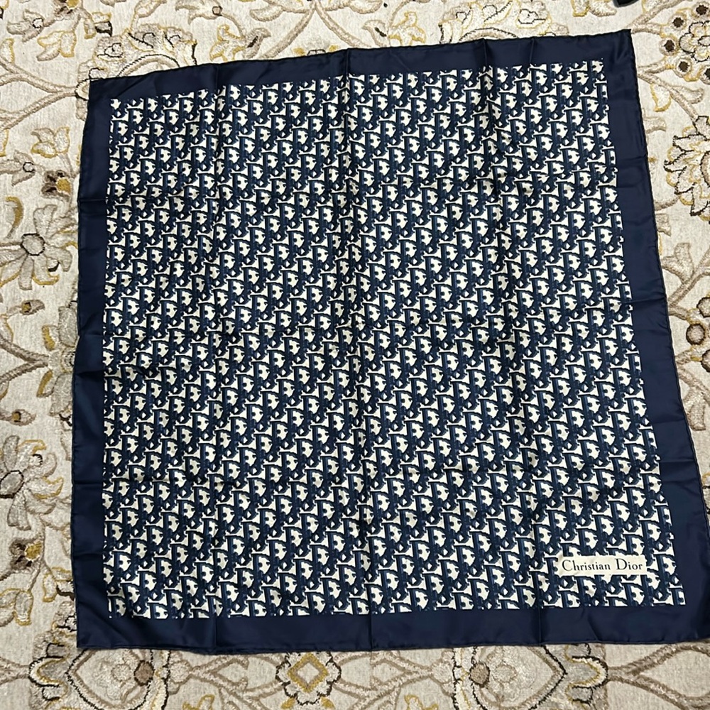 Christian Dior scarf 🍀☘️🌿🌱🪴🌹🌸🌺🪷💐🌷